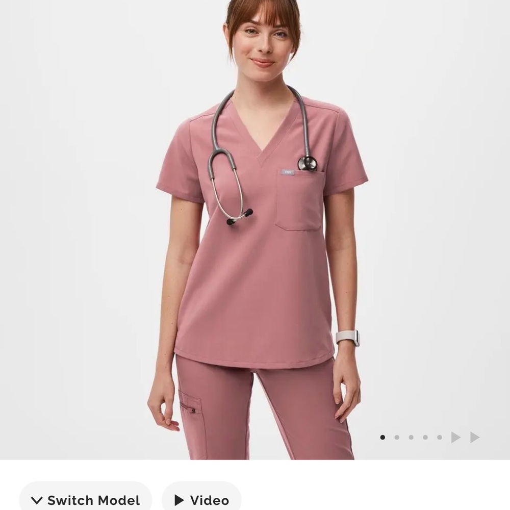 Figs Women's mauve SET
Scrub Top and joggers -SET